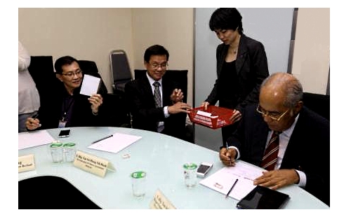 Members of the evaluation panel working hard to shortlist the winners for this year's event. Photo courtesy: Sin Chew Daily