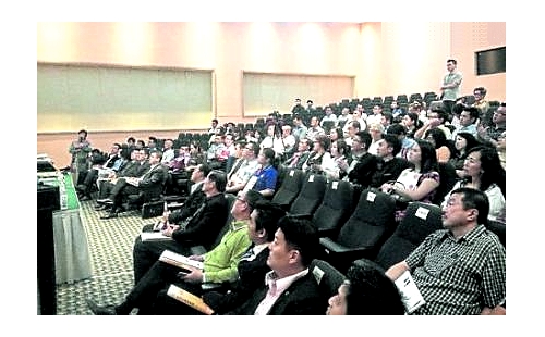 Corporate managers and representatives from local Chinese associations taking part in the business awards briefing. Photo courtesy: Sin Chew Daily