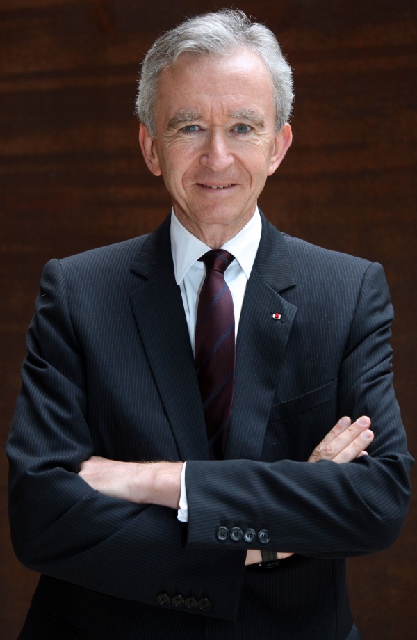 LVMH首席执行员阿诺特（Bernard Arnault）的身家也跟著三级跳，很有希望超车贝佐斯，跃为全球新首富。（图：法新社）