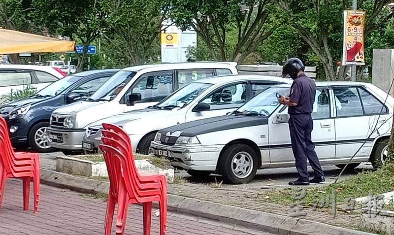 位于霹雳南部的金宝、打巴及丹绒马林县议会尚未讨论落实有关泊车违规罚款统一政策。（图：星洲日报）