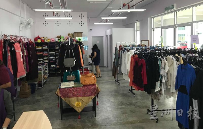 峇央峇鲁槟城妇女醒觉中心价值店内部。（图：星洲日报）