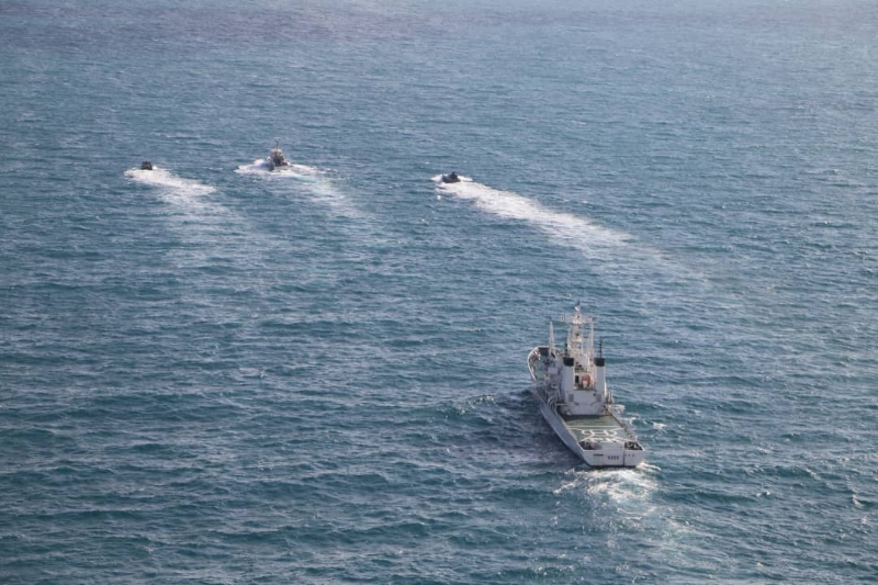 大马海事执法机构联合大马皇家海军展开防范海盗执法演习。