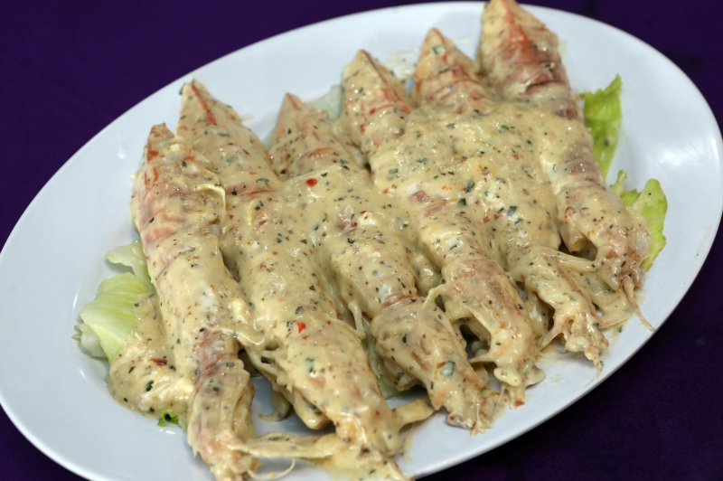 生猛活濑尿虾（1条6令吉50仙）：这道搭配自家祖传的XO酱烹饪的濑尿虾，带有美奶滋的滋味，并有着独特的鲜味。