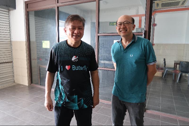 诗巫省乒乓总会主席陈执中（右）和秘书林家宜欢迎民众踊跃支持、观赏2019年第59届格力全砂省际乒乓锦标赛的各场赛事。