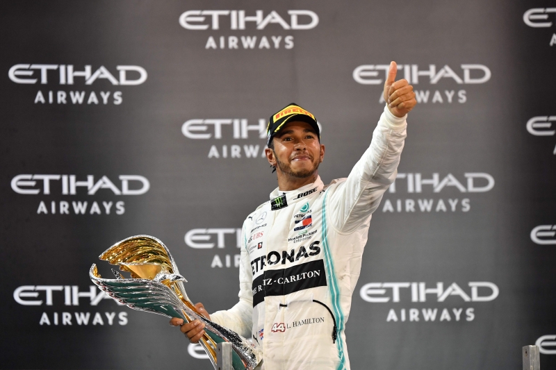 2019赛季F1大赛车收官站在阿布达比落幕，英国世界冠军汉密尔顿在生涯第250场F1大赛车拿下本季第11冠与生涯第84冠，为本赛季写下画下完美句点。（法新社照片）