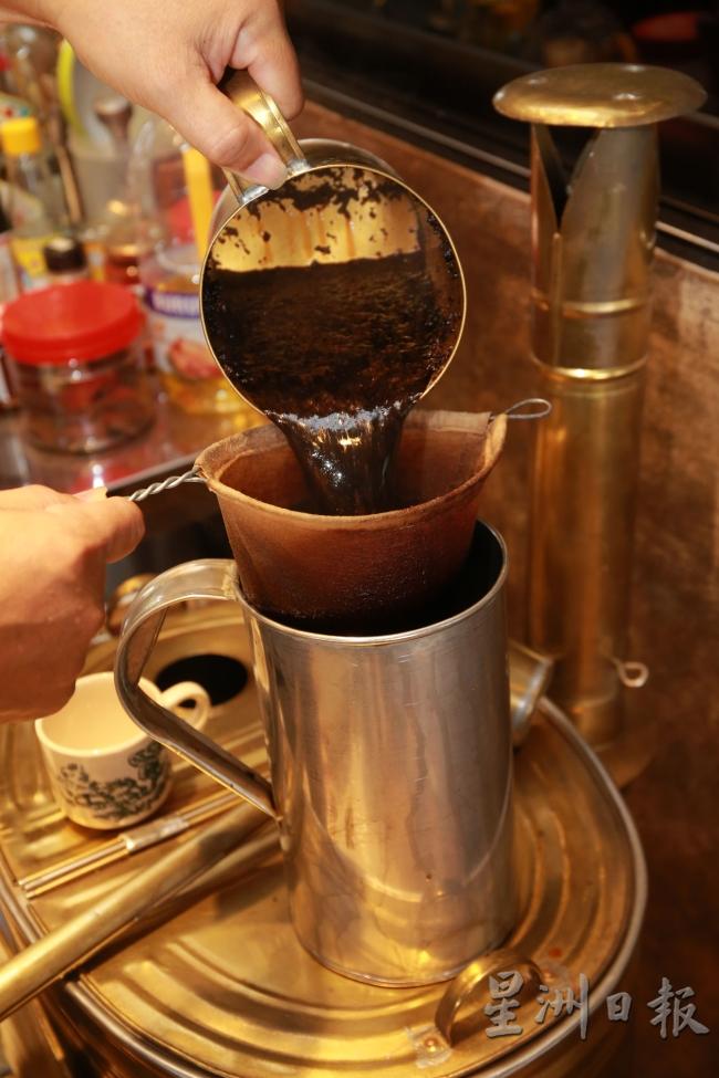 一杯香浓黑咖啡，承载着马来西亚独特的咖啡文化。