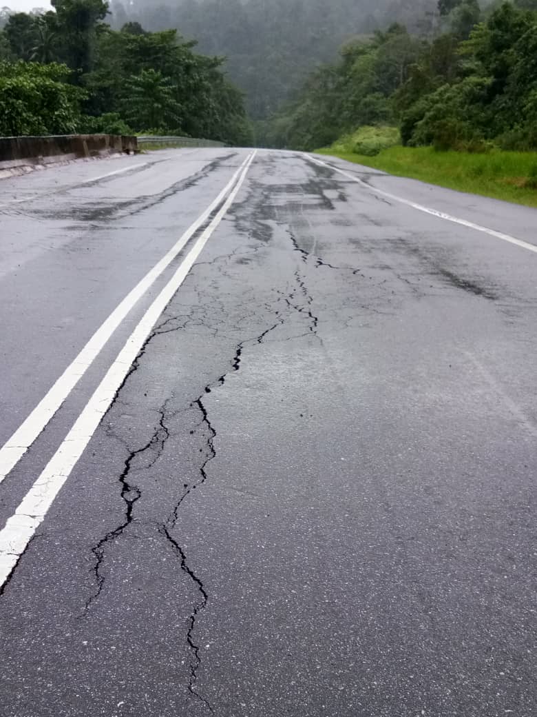 瓜拉贞德里斯路前往肯逸湖及阿灵的路段因塌陷而暂时关闭。

