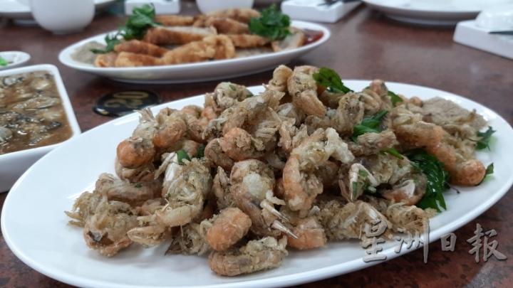 酥酥脆脆的虾猴酥是鹿港必吃的特色海产。