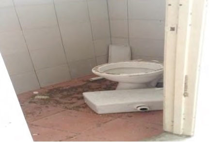 沙巴拿笃的Khazanah Indah花园房屋厕所马桶设施断落，房屋工程未符合当局的规格（国家房屋局拍摄）。
