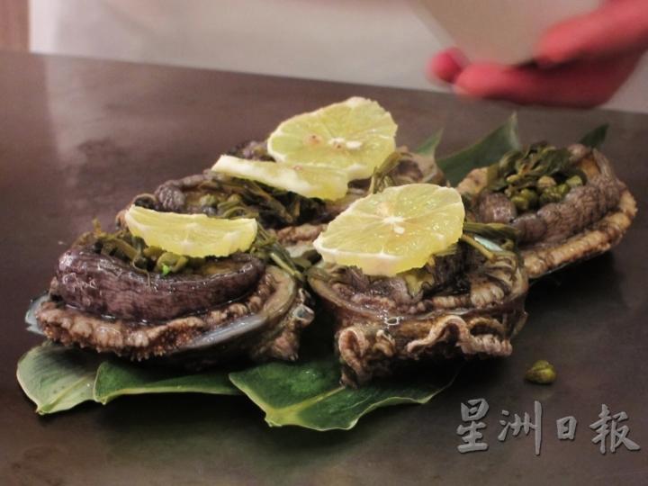 日式或美式铁板烧技法不同，但终究要严肃看待食物烹调的本质。

