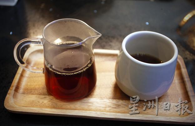 洪都拉斯（Honduras）咖啡含有红苹果、榛果与红糖味道。基于手冲咖啡人为变数多，非得纯熟的冲泡法，才可尝到它真正的风味。