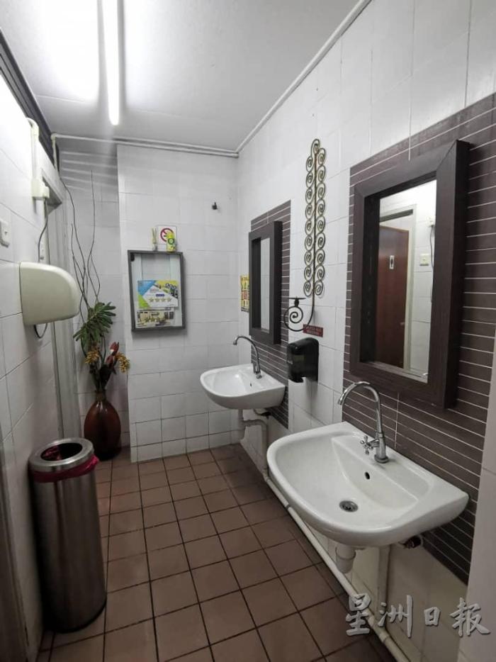 各地方政府依据房屋及地方政府部的指南，为厕所进行星级评分。