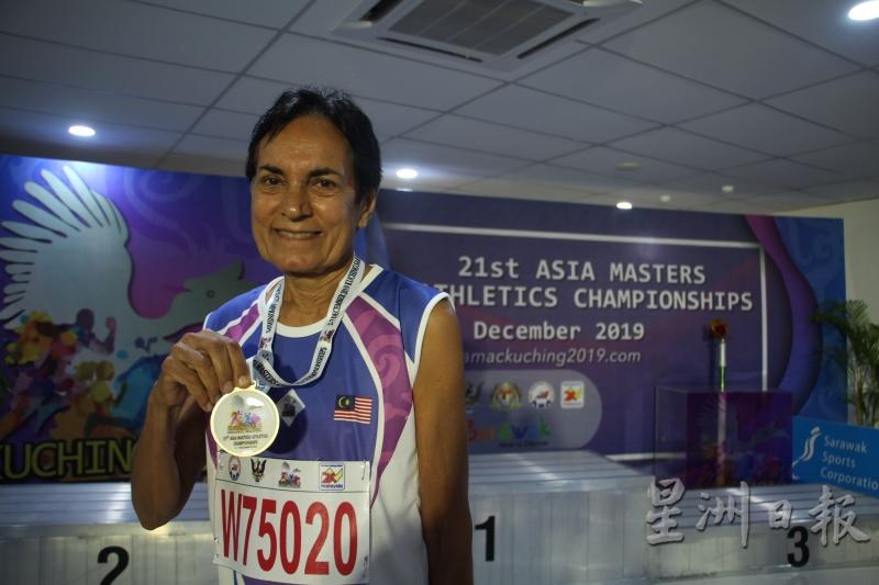 莎吉放眼在第21届亚洲宿将田径锦标赛中夺下4金，她在首天已连获75至79岁组800米及1500米赛跑2金。
