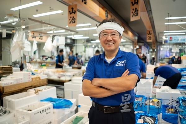 山崎康弘投入家族企业有38年，供应高品质海产给客户是他的信念。