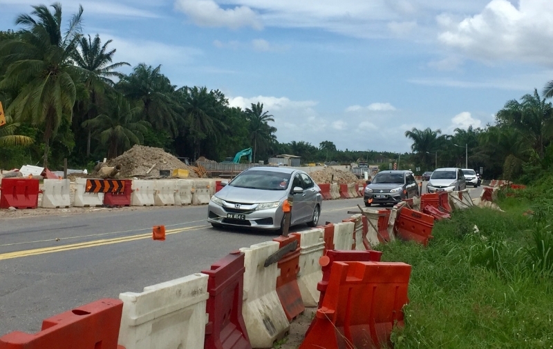 联邦道路广西村至三合港甘榜德慕佐多路段提升工程料在2020年4月竣工，唯双溪加叻桥路段因结构重组而延迟两个月至6月完成。
