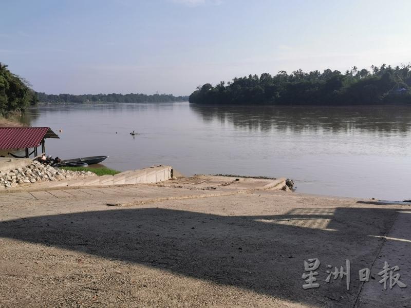 彭亨河回复正常河水水平，小型码头已经可以清晰看见。（图：星洲日报）