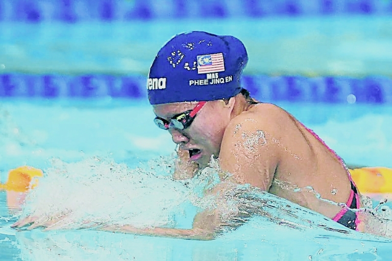 彭靖恩周五在女子50公尺蛙泳决赛中惊险胜出，给大马水军赢得本届东运会首枚金牌。（照片来源：myteammas）