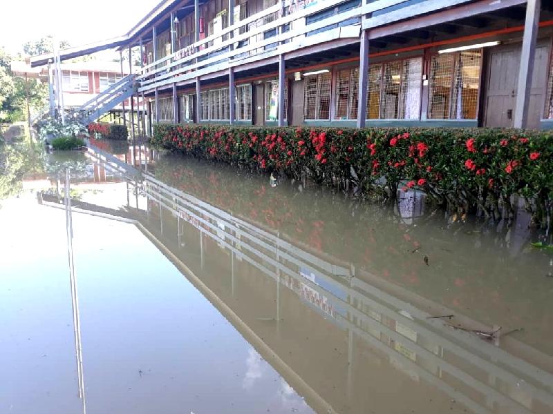 马鲁帝学校淹水情况。