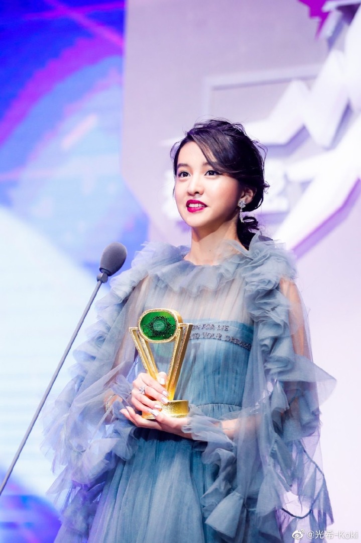 光希获大会颁发亚洲新锐艺人奖。