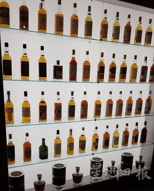 威士忌虽然有许多种类和类型，但都必须由谷物为原料发酵、蒸馏和在木桶中陈化，是世界上控管最严格的酒类。