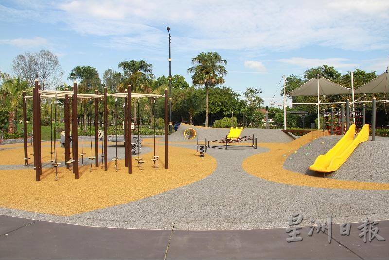 1至5岁孩童游玩的游乐园较为简单及宽阔，让家长可陪伴孩子一起玩乐。
