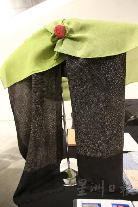 印有江户小纹的布料服饰，远看像单一的颜色，近看却能看出许多花纹。