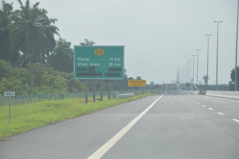 西海岸大道第5路段的开放通车，将造福往返加埔镇和沙亚南、还有前往巴生的居民使用。