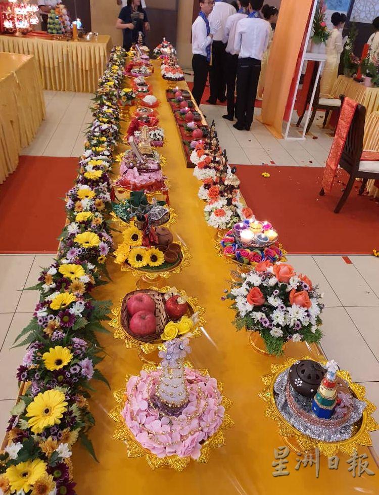 佛菩萨前的十供养。