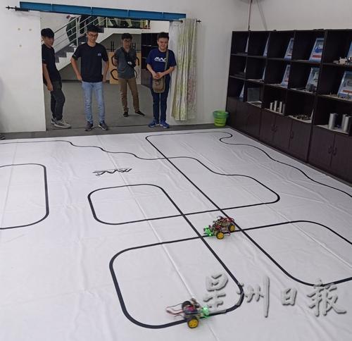 开放日当天同时也设有应用电子的工作坊给大家体验。