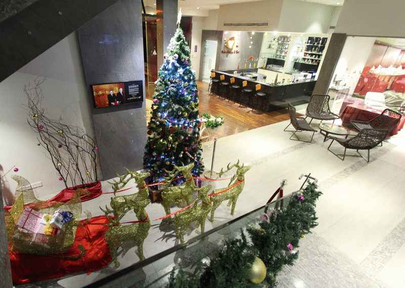 Avangio酒店的圣诞节装饰布满酒店的每个角落，营造热闹的圣诞节氛围。