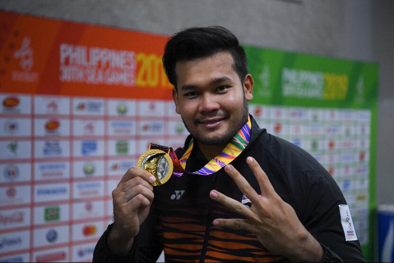 抱伤上阵的伊芬，周二在菲律宾东运田径赛男子铁饼赛完成4连冠。