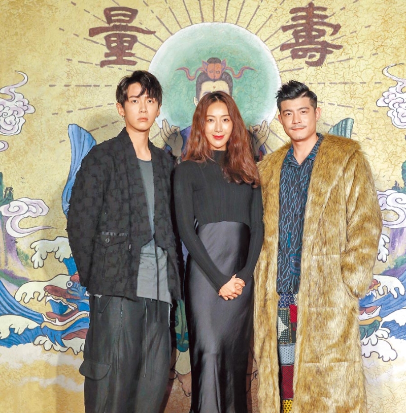柯震东（左起）、隋棠、王柏杰为主演的影集《乩身》出席发布会。