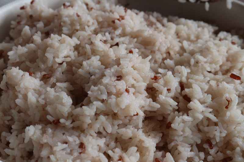红糯米被誉为上天赐给太巴塱部落的粮食，是部落最为珍贵，用来招待宾客的重要圣品。