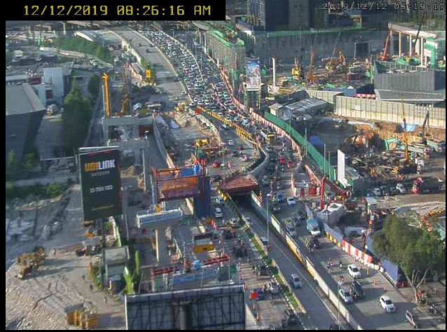 吉隆坡市区今早交通还算顺畅，只有部分施工的道路交通情况比较繁忙。（照片取自Jalanow.com）