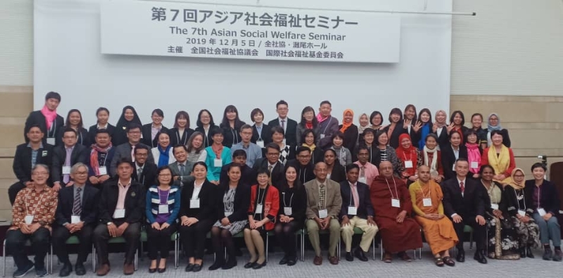 第七届亚洲社会福利讲座会议在日本东京举行，与会者相见欢。前排左一为周志强。