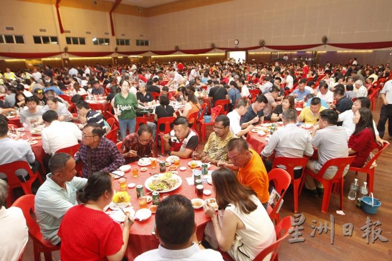 行动党金銮州选区“拥抱希望，冲吧金銮”晚宴筵开150席，全场座无虚席。