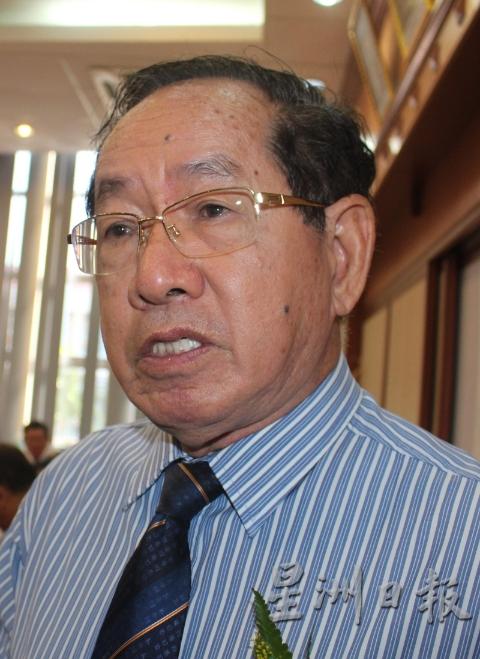 
杨菊明：《2020年国民型学校四年级马来文课爪夷文字单元教学指南》严重侵蚀华小董事部之权。