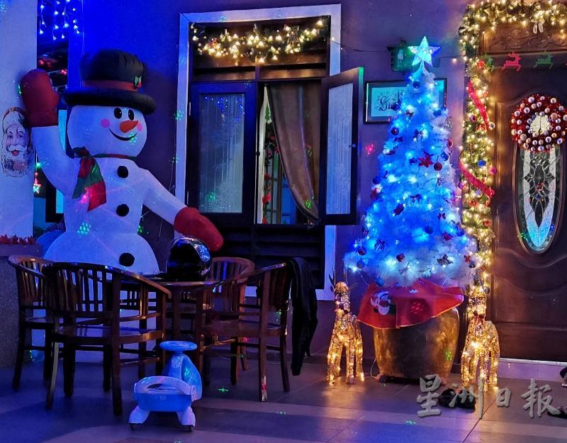 圣诞树、雪人、麋鹿和圣诞老人在灯饰陪伴下“齐聚一堂”。