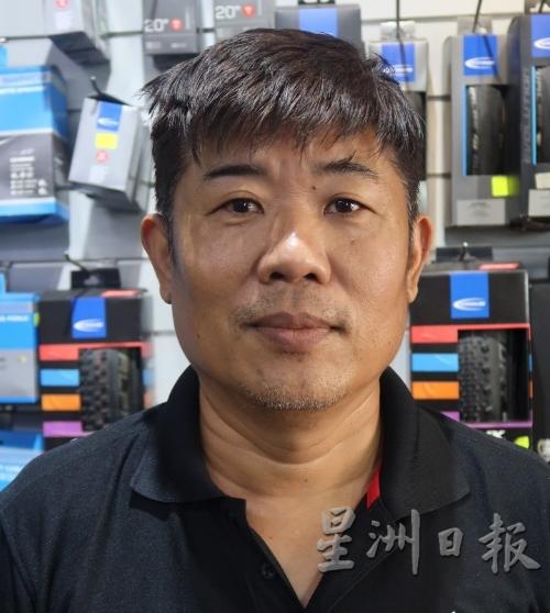 许俊祥︰和弟弟许俊平自小在父亲的脚车店帮忙。（图：星洲日报）