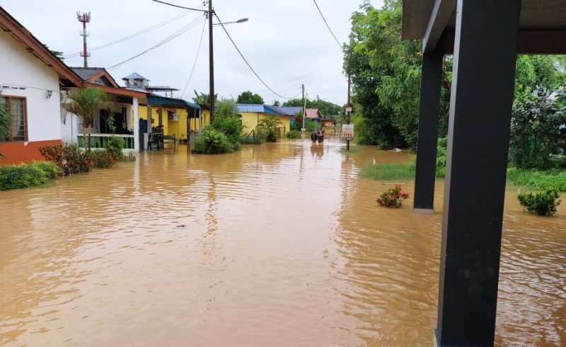 甘榜玛珠再也发生水灾，135户居民受影响。（图：锺少云提供）