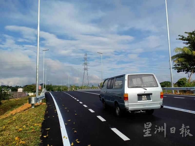 横跨兵如河的桥樑已经完工，周一（16日）正式通车。