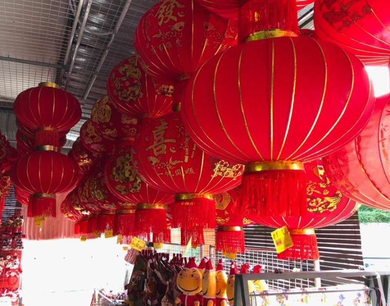 农历新年，红红灯笼是华人的选择之一。