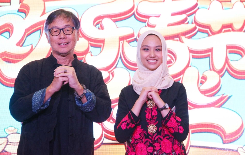 周金亮（左）和莎妮娅将为明年1月18日在吉隆坡独立广场举行的《2020马来西亚欢乐春节嘉年华活动晚会》献唱，周金亮更乐见更多这样的马中文化交流活动。