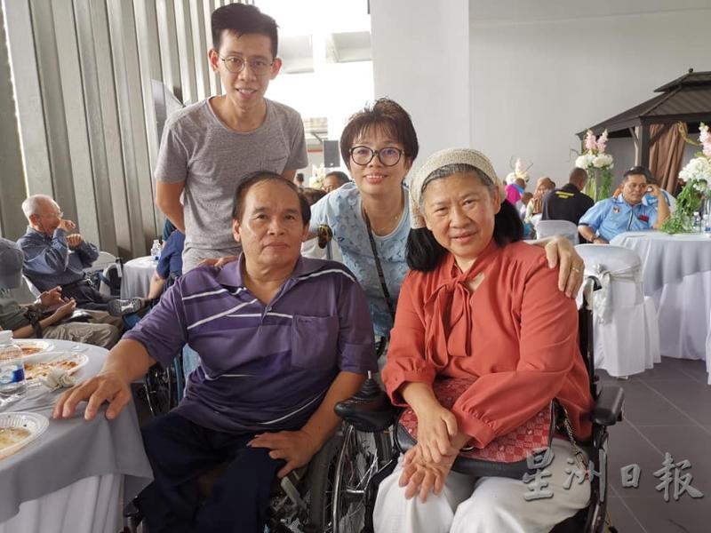 谢秀贞（前排右）呼吁更多人参加“个人助理”课程，为残障者提供专业协助。  
