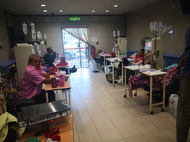 居銮扶轮基金洗肾中心有18台洗肾机，环境卫生清幽，并以相对廉价的价格为贫苦病患提供洗肾服务。