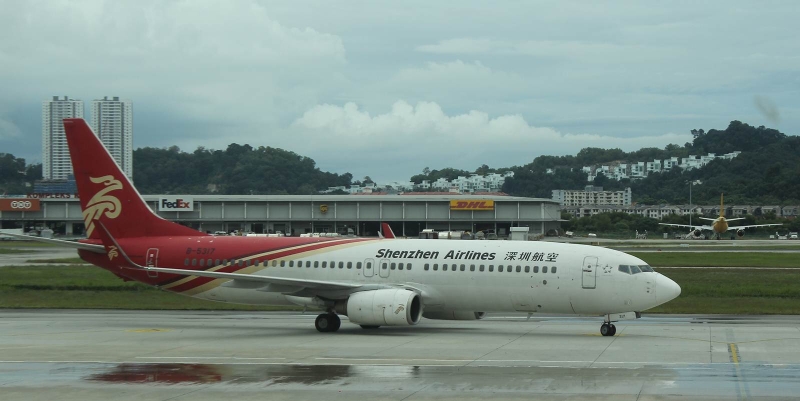 深圳至槟城的直飞航线，把深航的波音客机带到槟城国际机场。