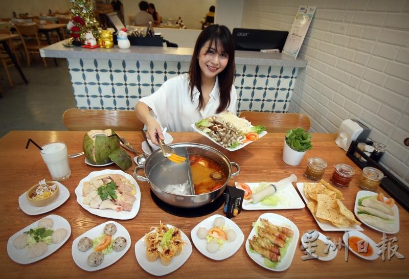黄欣莹与家人开设主打健康食材概念的好椰火锅，让食客与亲朋好友聚餐时吃得健康又开心。