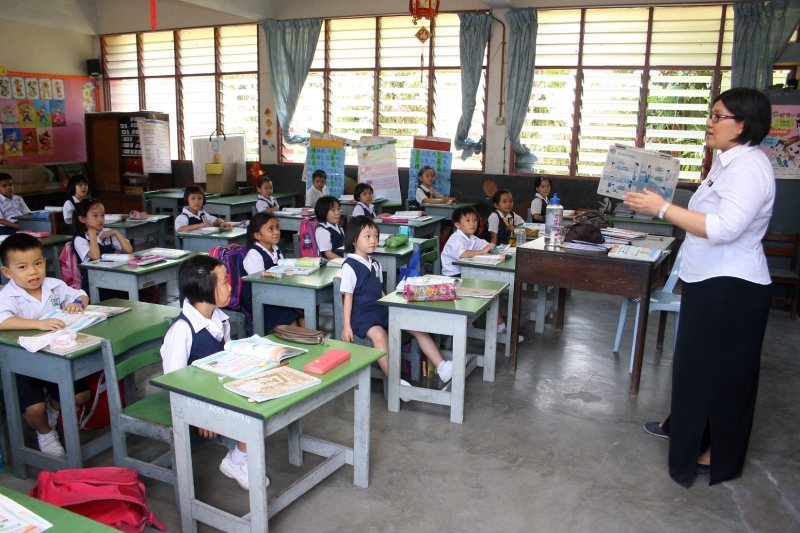 教育部在国民型小学马来文科推行爪夷字单元遭到华社团体和华教组织的阻止，并将于12月28日由董总和教总号召，举办“华团大会”。（图：星洲日报）