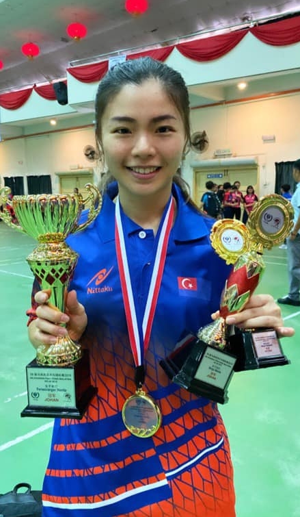 何盈在本届全国乒乓赛夺得女单、女双及女团3个冠军。（何盈脸书照）