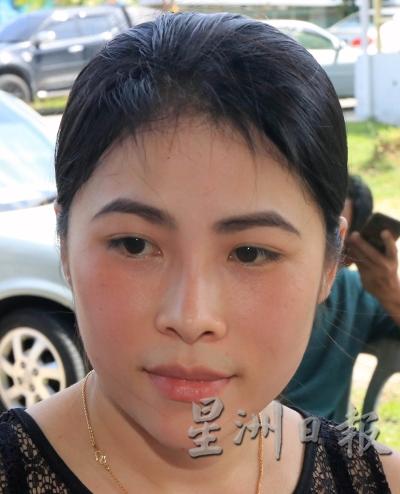 业者Nguyen Thi Bich Tuyen指出，她嫁到新村已有3年，她非常开心能参与这次的活动，有机会把家乡美食介绍给大马人，如越南春卷、越南云吞及虾米辣椒酱，希望接下来还有机会参与。（图：星洲日报）